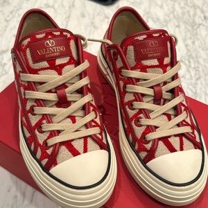 Valentino Garavani Toile Iconographe Totaloop- Women's size 9 (40)